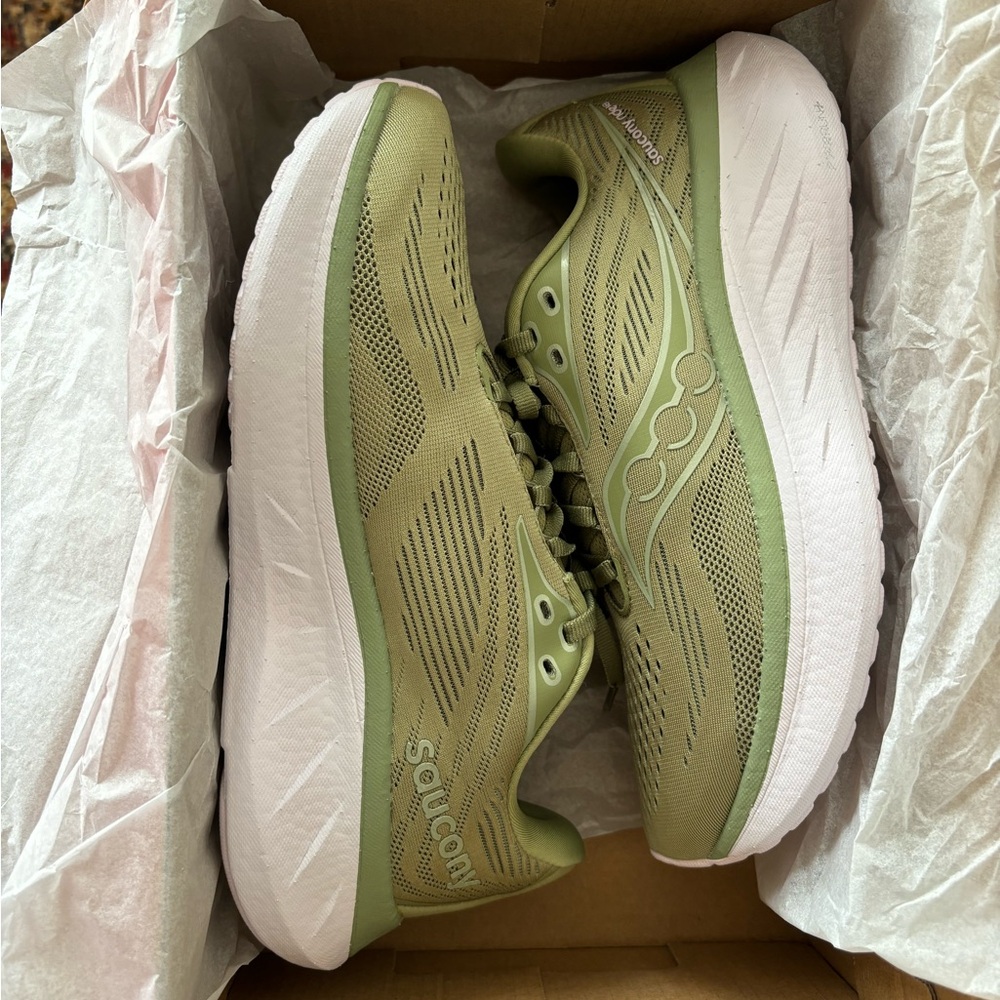Women’s Saucony Ride 18 Running Shoes- Hemlock/Bloom